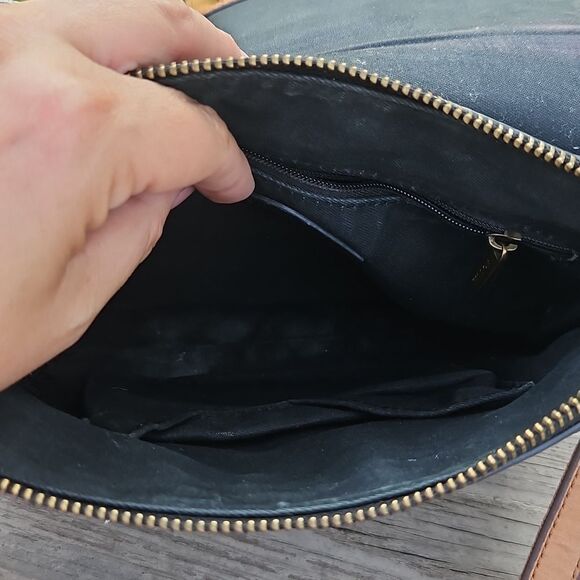 Fossil Kinley Leather Crossbody Bag - Picture 6 of 11